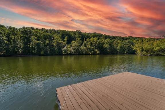 Lake Front |Private Dock |Blue Bungalow|3bed|2bth