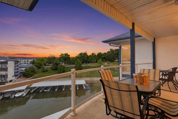 Boat Slip |TopFloorLakeView |Seasonal Pool Hot Tub - Image 1